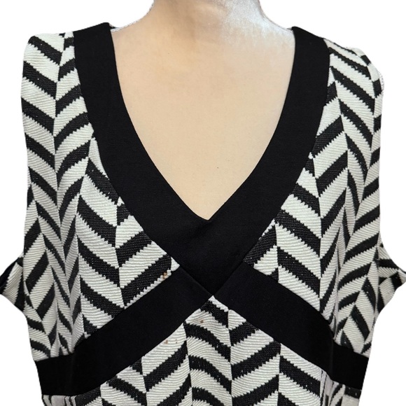 Metaphor Women’s knitted Dress Sleeveless Black and White Chevron Size 2X - Picture 4 of 9